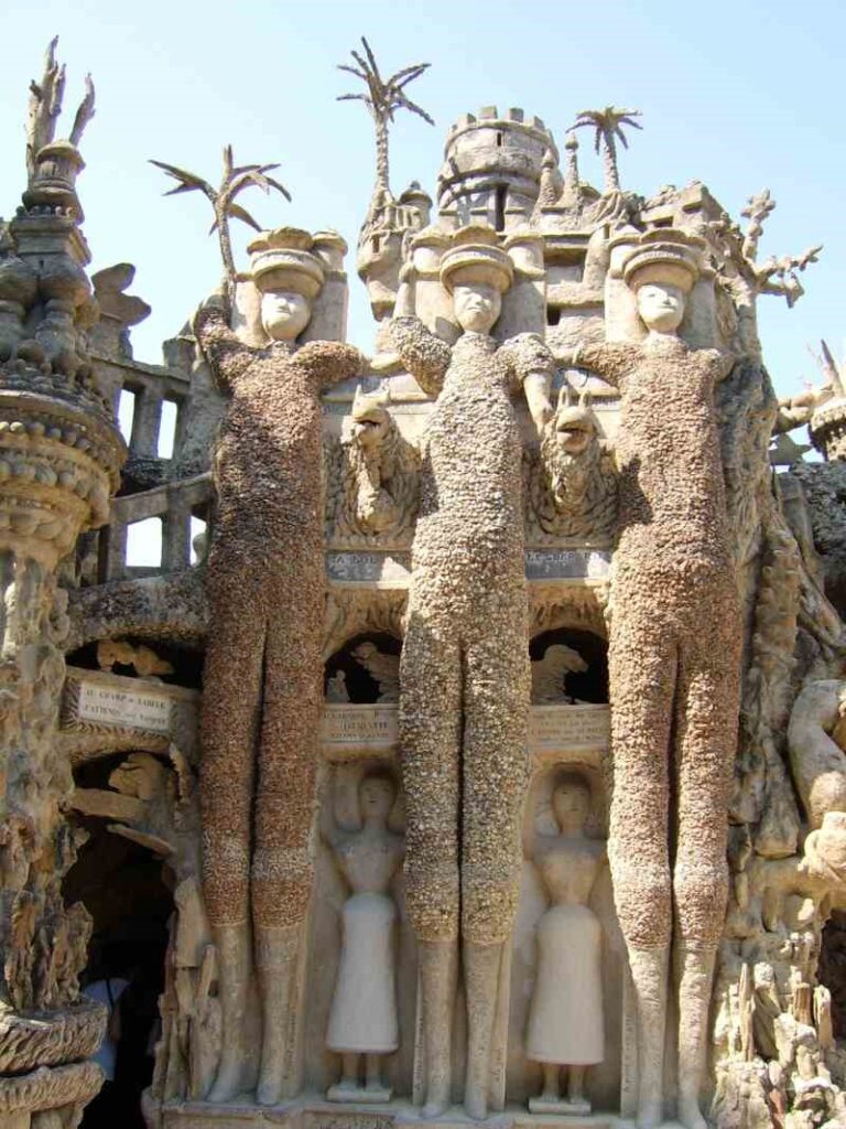 sculptures of cheval's perfect castle