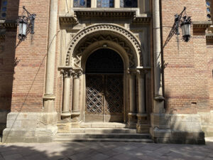 двери в черновецком университете