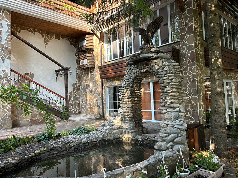 Готель Орлине Гніздо, Суботці Кропивницький