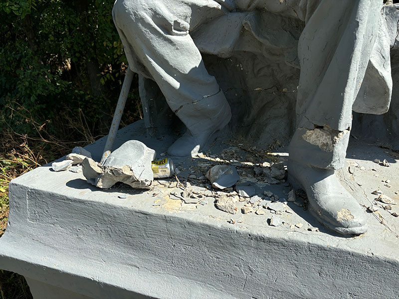 памятник Мичурину в Константиновке снесли