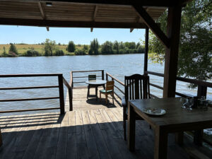 restaurant on the water in an Orlyne Hnizdo, Subbotsi 2