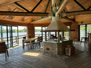 restaurant on the water in an Orlyne Hnizdo, Subbotsi 5