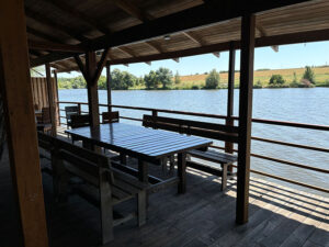 restaurant on the water in an Orlyne Hnizdo, Subbotsi 1